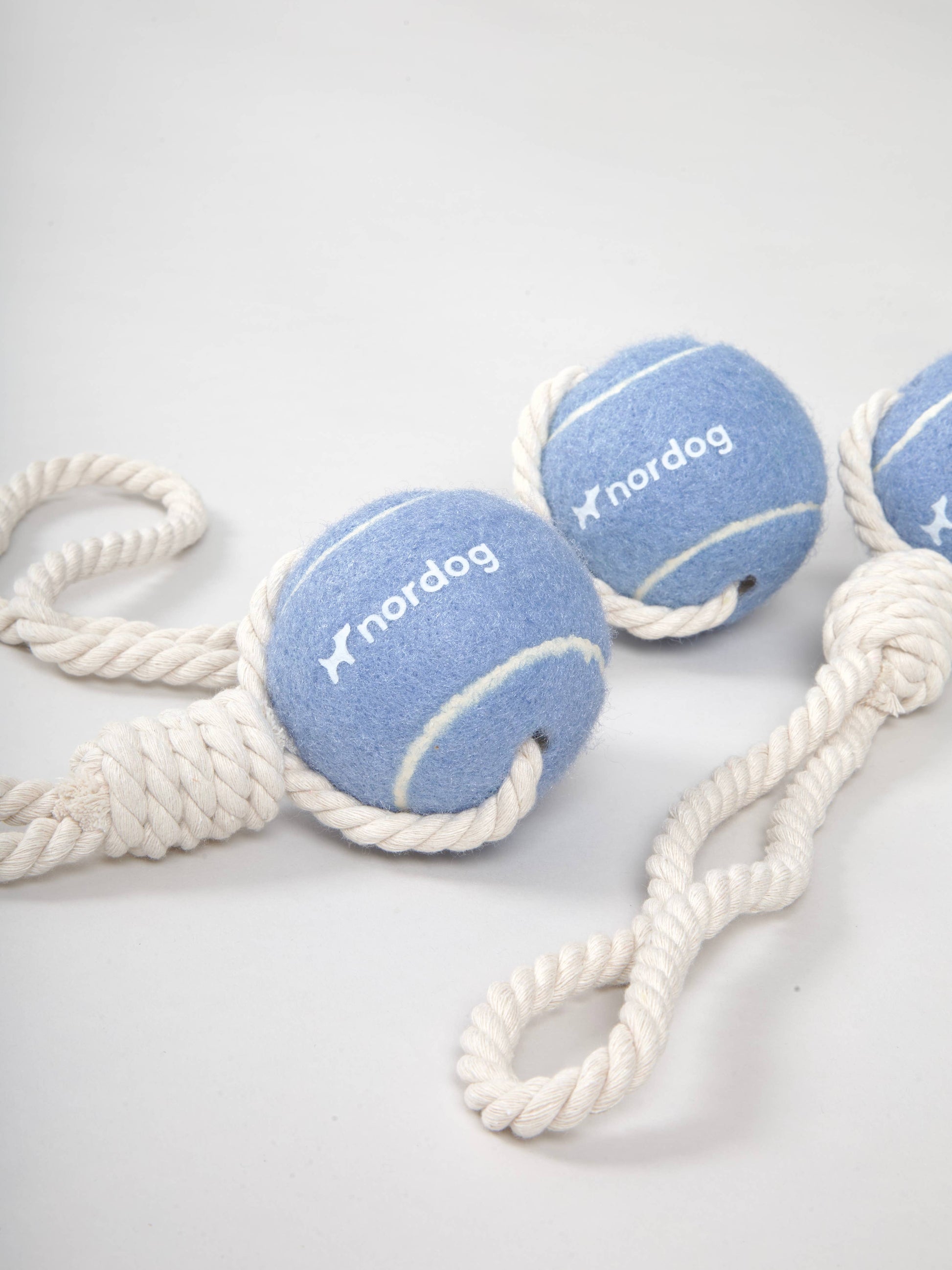 Nordog - Tennis Ball with Rope Blue